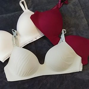 Lot of 3 Victoria's Secret Wireless Bras 34DD